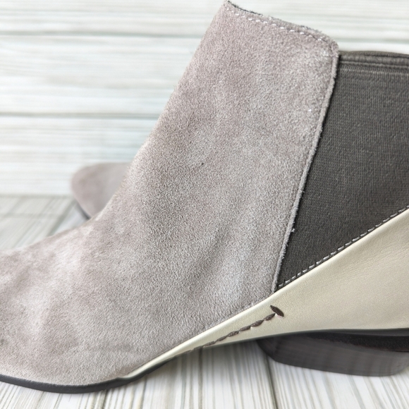 Naked Feet Suede and Leather Booties with Stacked Heel in Gray and Cream Size 6 - Picture 9 of 11